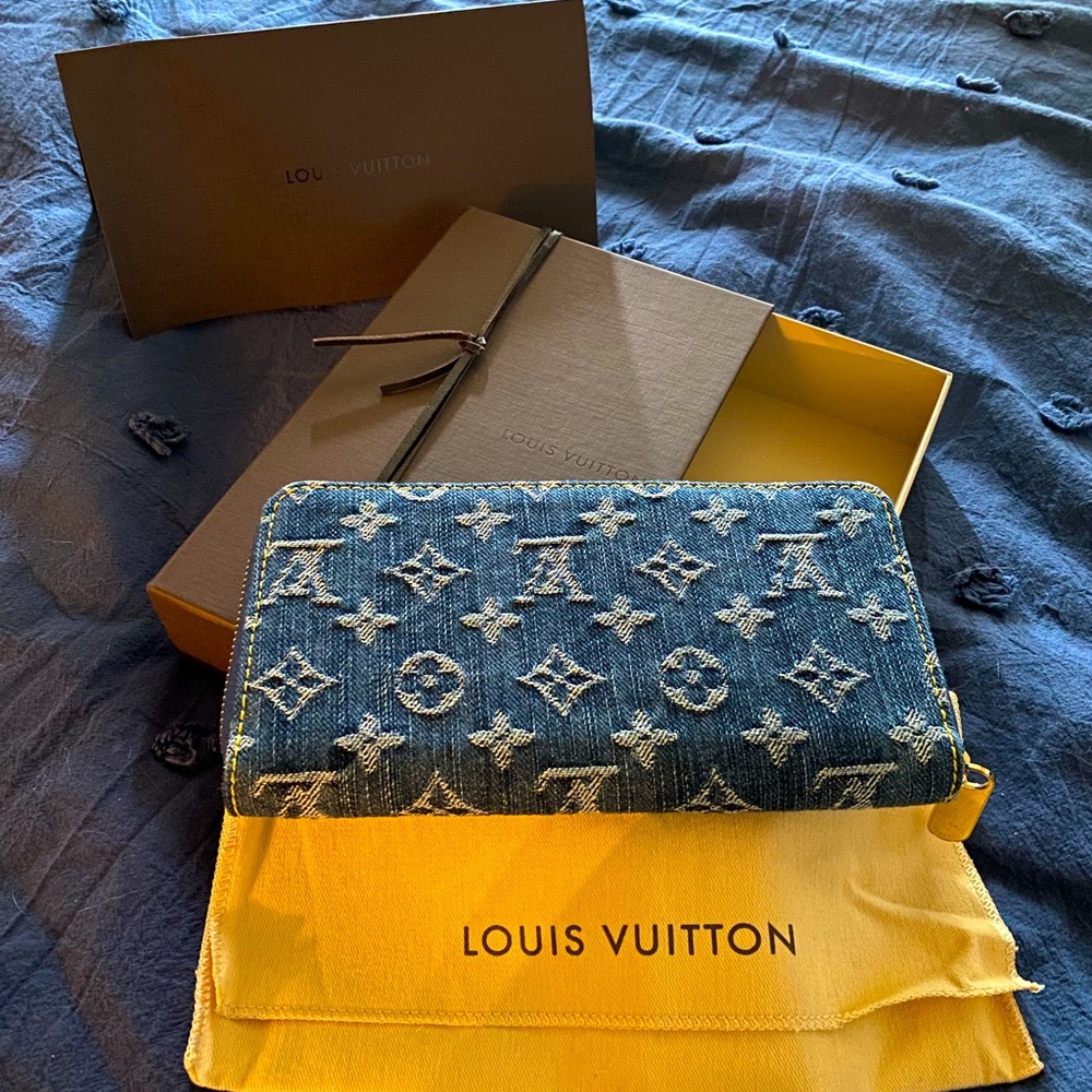 💙🥂⭐️ Vintage LV denim zippy wallet⭐️🥂💙